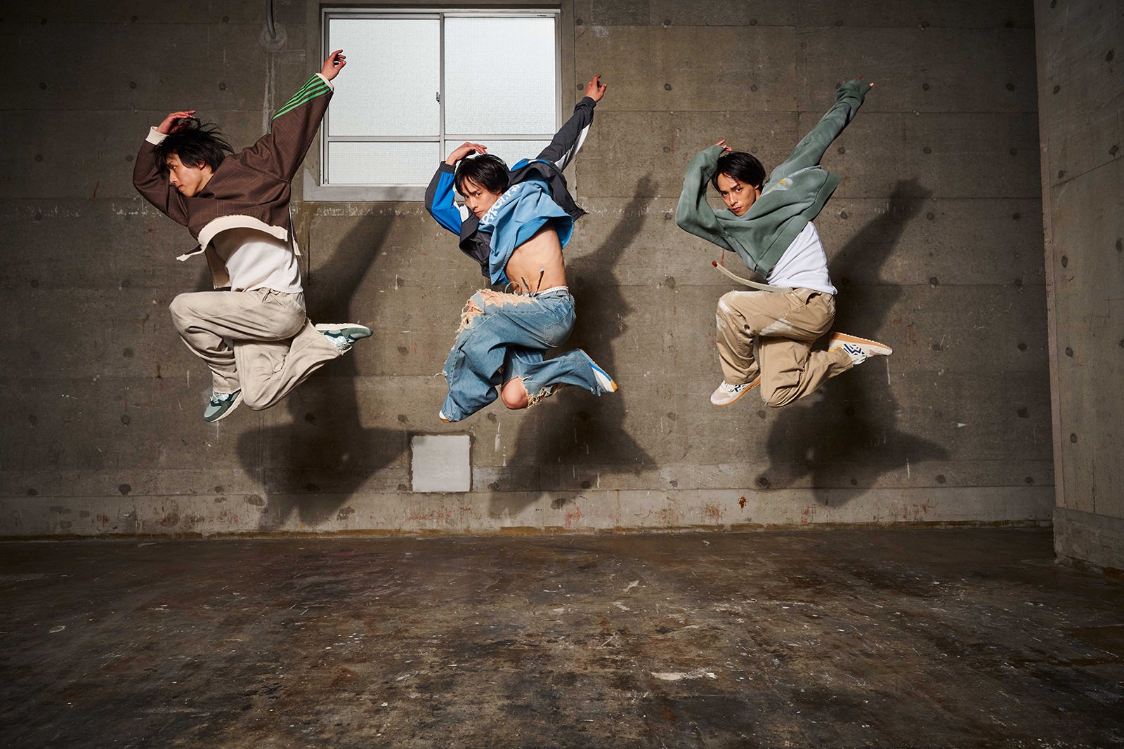 佐藤三兄弟「Mirrors」（提供写真）