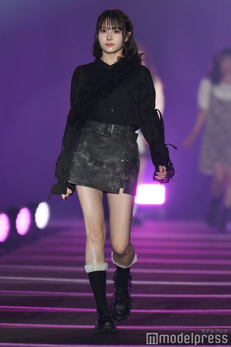 modelpress ミニスカート 