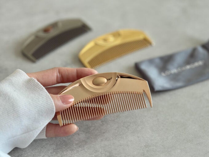 梳かすだけでツヤ髪に。ギフトにも人気の「ラブクロム」実力派コームとは