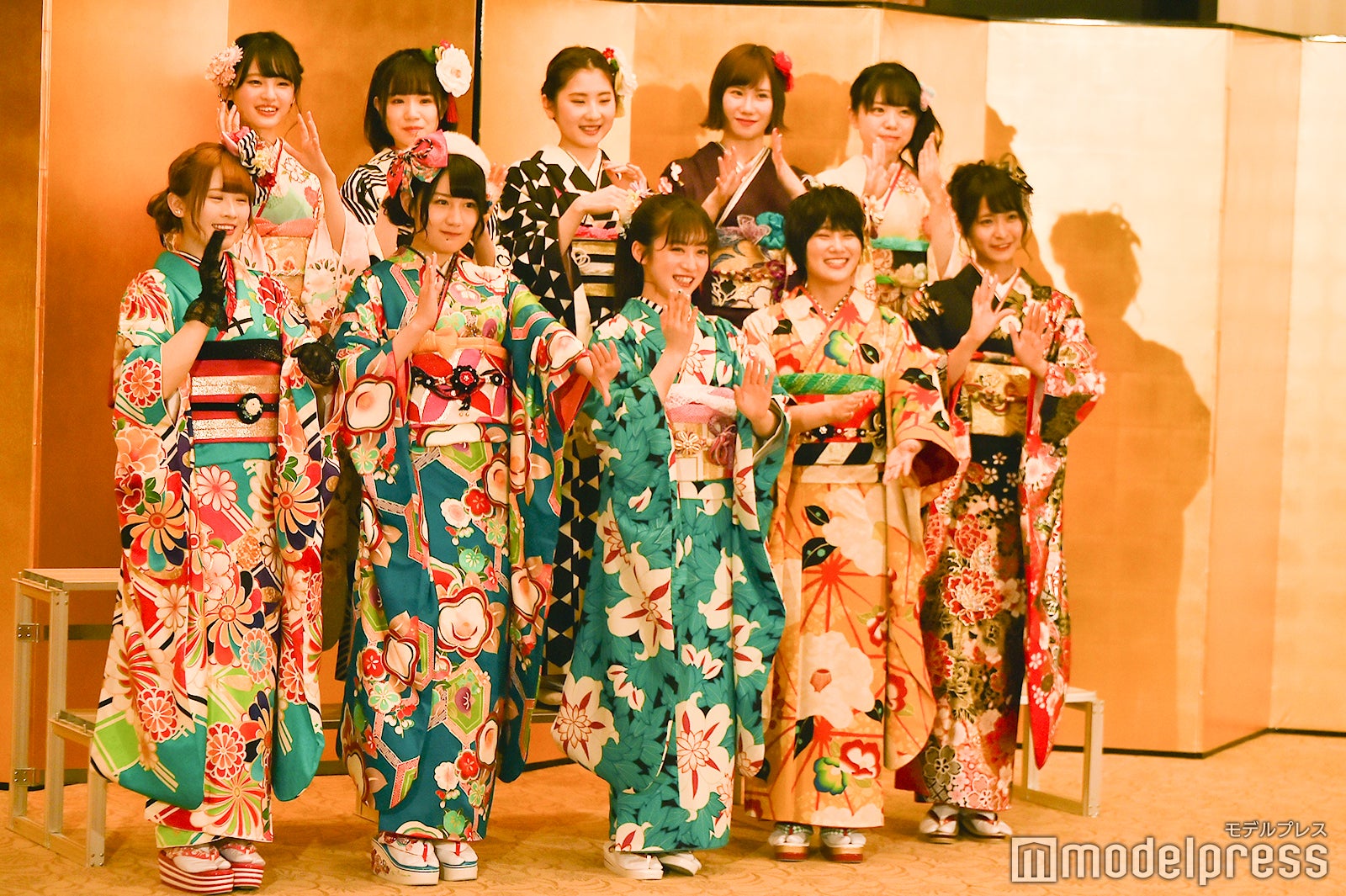 毎年定番のNMB48の「どやさ」披露／NMB48（前列左から）武井紗良、久代梨奈、川上千尋、城恵理子、清水里香（後列左から）新澤菜央、水田詩織、林萌々香、石田優美、小川結夏 ／AKB48グループ成人式記念撮影会 