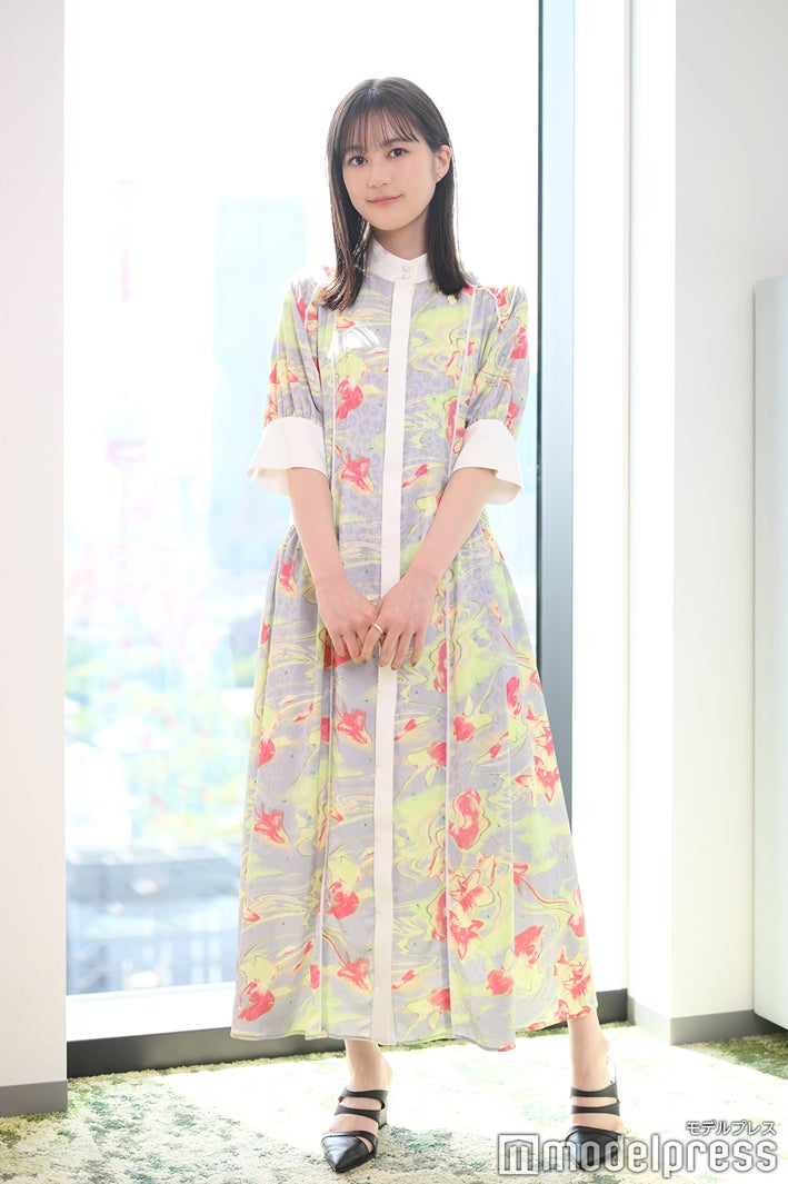 生田絵梨花／スタイリスト：有本祐輔（7回の裏）ワンピース：Arobe他スタイリスト私物／ヘアメイク：北原果（KiKiinc.）（C）モデルプレス