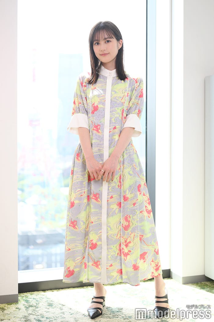 生田絵梨花/スタイリスト:有本祐輔(7回の裏)ワンピース:Arobe他スタイリスト私物/ヘアメイク:北原果(KiKiinc.)(C)モデルプレス