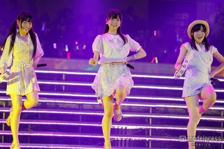 AKB48グループ研修生103名が圧巻のパフォーマンス／（C）AKS