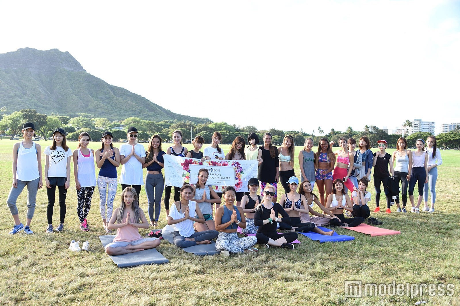 朝ヨガの様子（C）モデルプレス