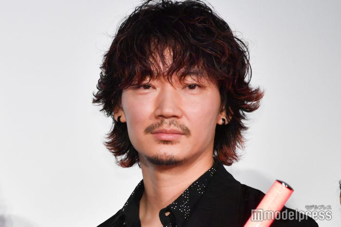 「カラオケ行こ!」大ヒット御礼舞台挨拶に登壇した綾野剛(C)モデルプレス