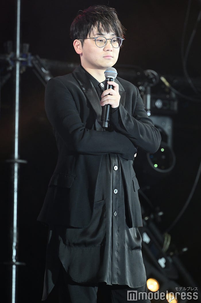 虫眼鏡 (C)モデルプレス