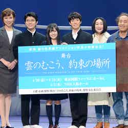 （左から）湖月わたる、高田翔、伊藤萌々香、辰巳雄大、浅野温子、松澤一之（C）モデルプレス