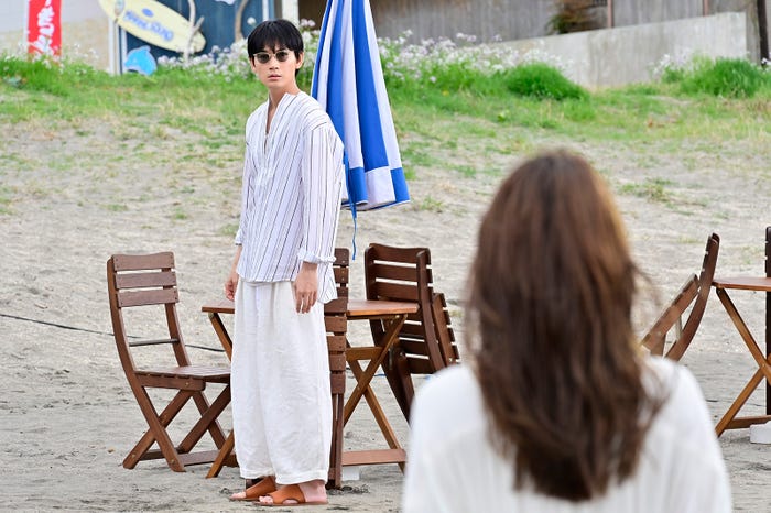 綾野剛、石原さとみ 「恋はもっとDeepに ―運命の再会スペシャル―」より(C)日本テレビ