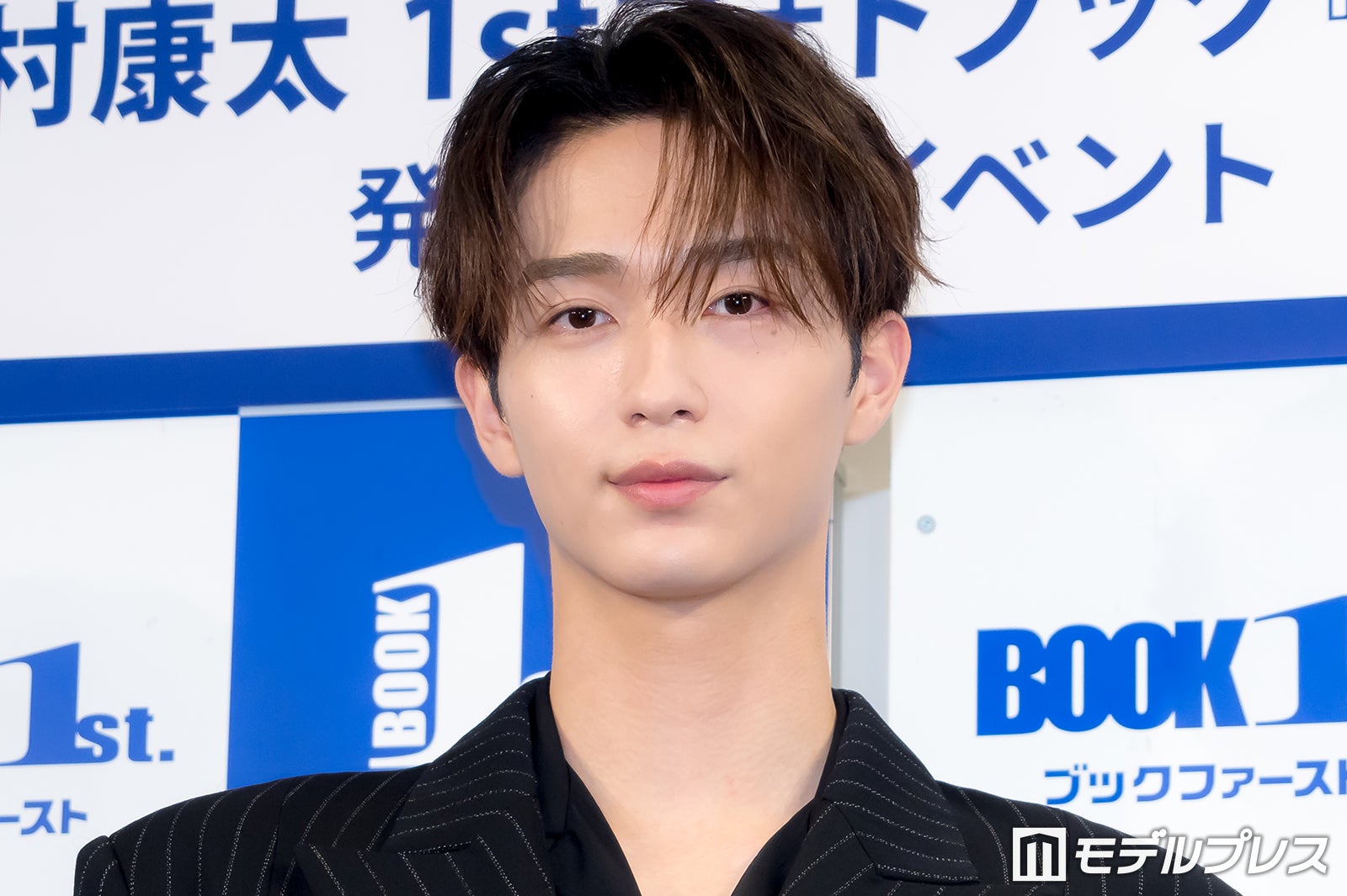 野村康太、1stフォトブックで2年ぶり運転「時速10kmぐらい」“デート”テーマの撮影裏話明かす【隣の君】