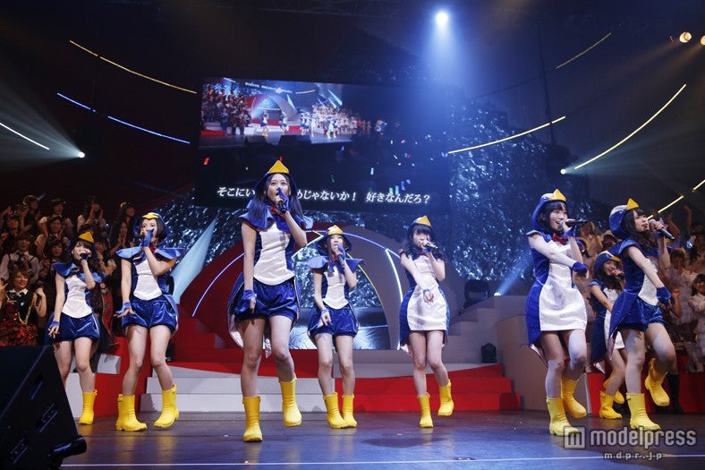 「走れペンギン」 古畑・矢倉・兒玉・渋谷・北川綾・吉田・松岡・森保（C）AKS