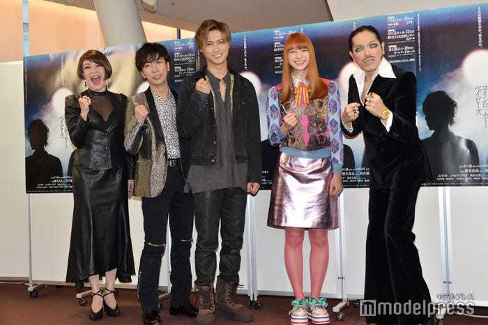 (左から)シルビア・グラブ、河合郁人、橋本良亮、山下リオ、ROLLY(C)モデルプレス