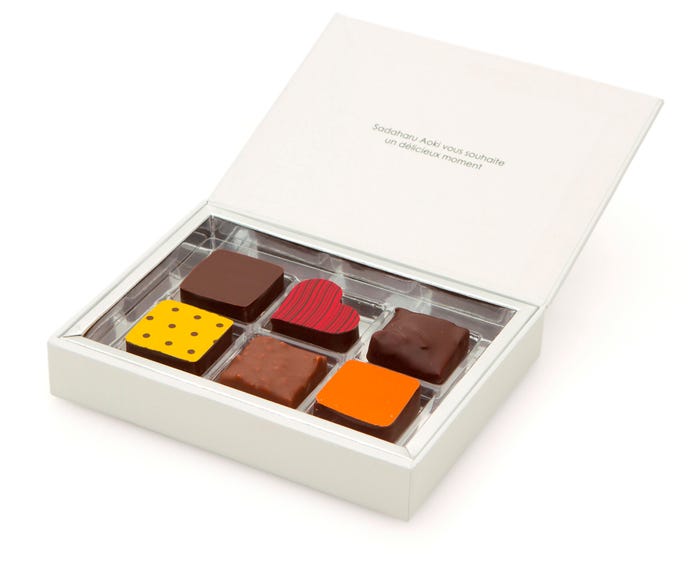 「AOKI 2016」3,348円(6個入)/画像提供:パティスリー・サダハル・アオキ・パリ