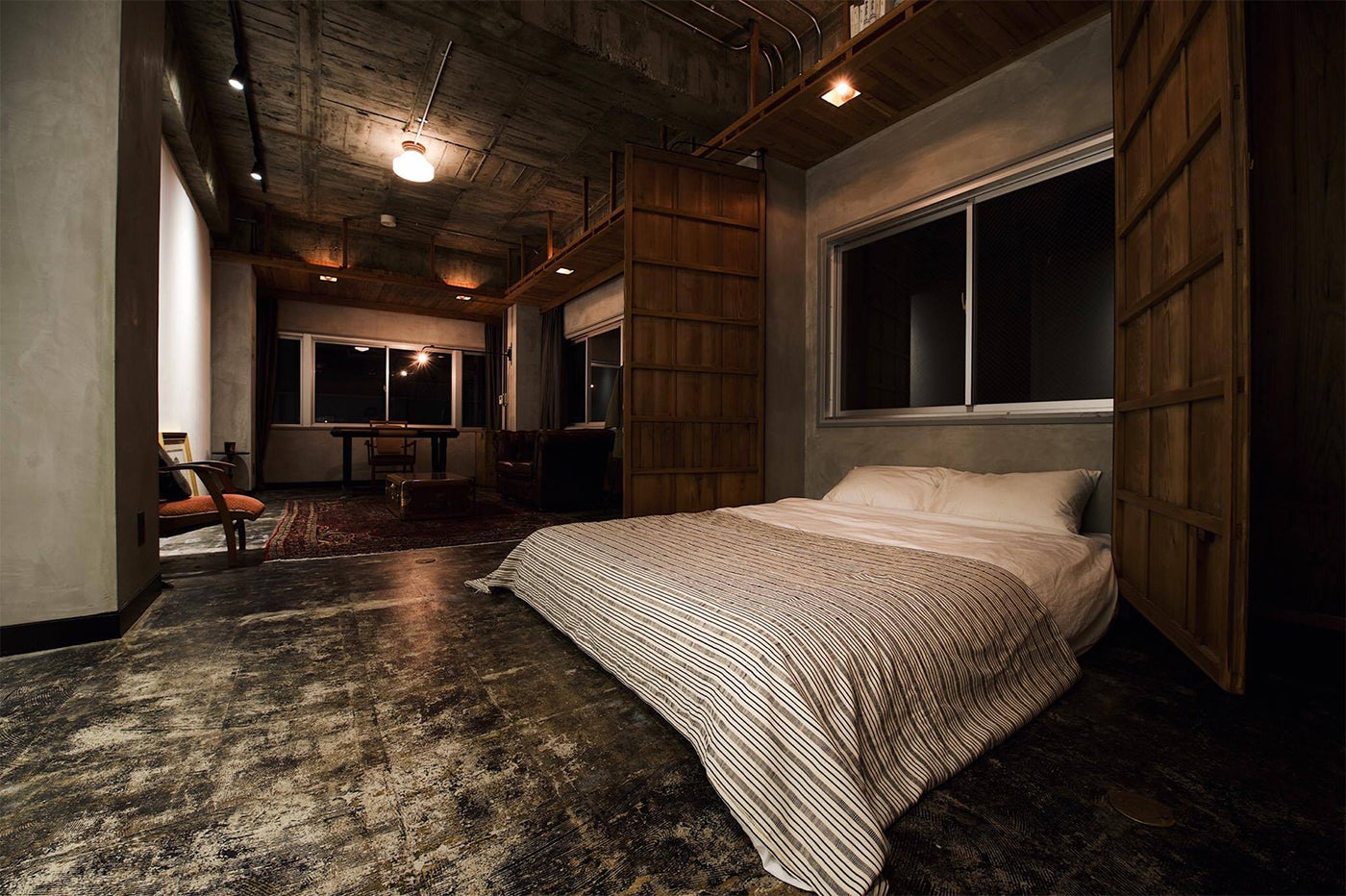 不要な時はベッドを収納し空間を広く利用することができる／photos by rick_wu (Keiichi Kureshima)