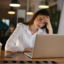 疲れた顔を見せたくない 疲れている時は彼氏に会わない方がいい モデルプレス