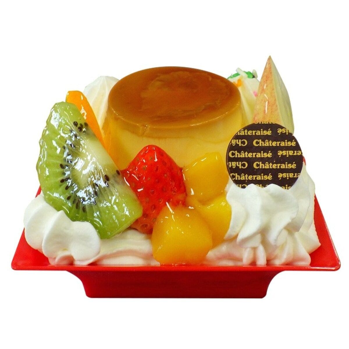 プリンを中心にフルーツとホイップクリームが飾られたプリンアラモード