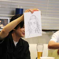 お絵描きコーナーで『東京リベンジャーズ』のマイキーを披露した吉沢亮（画像提供：所属事務所）