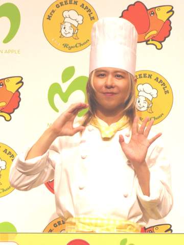 ミセス藤澤涼架、シェフ姿で会見に登場「この衣装はライブと違う印象、ワクワクします」