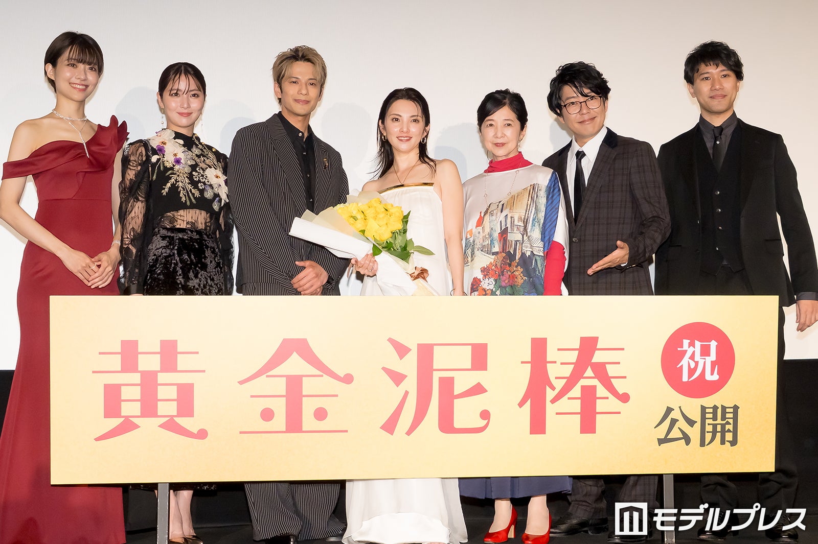 （左から）中村祐美子、石川恋、森崎ウィン、田中麗奈、宮崎美子、阿諏訪泰義、萱野孝幸監督（C）モデルプレス