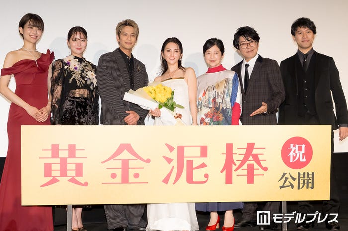 (左から)中村祐美子、石川恋、森崎ウィン、田中麗奈、宮崎美子、阿諏訪泰義、萱野孝幸監督(C)モデルプレス