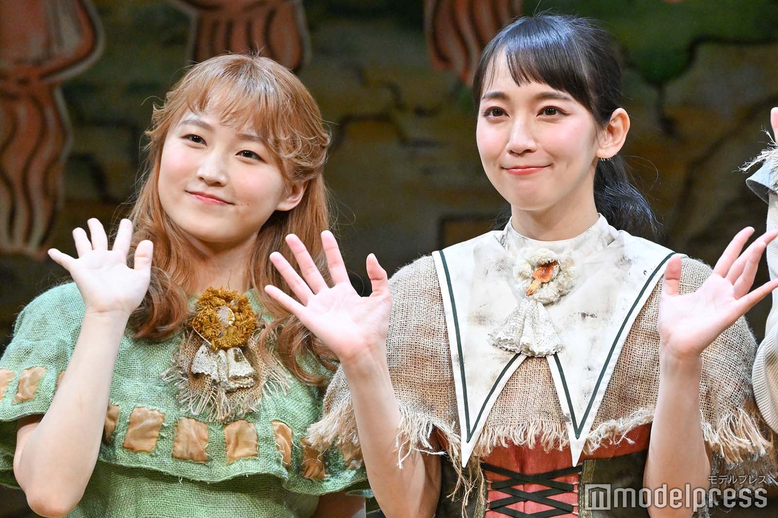 鞘師里保、吉岡里帆 （C）モデルプレス
