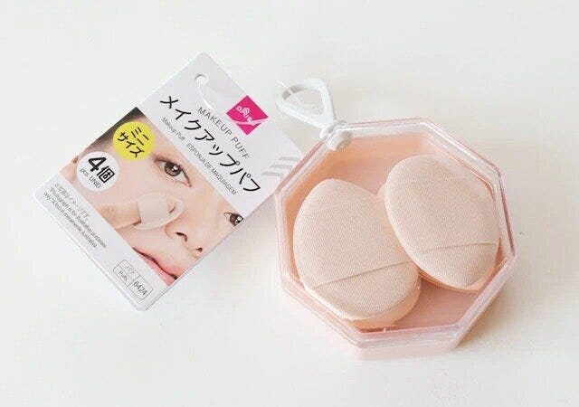 ダイソー　メイクアップパフ（ミニサイズ、4個、専用ケース付）　パッケージ