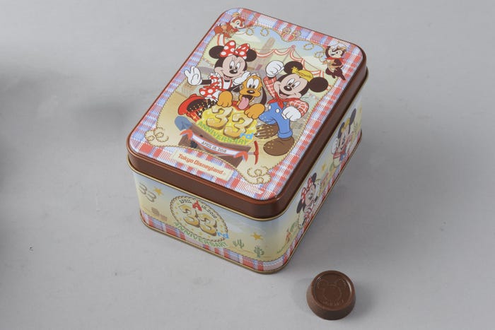クラッシュアーモンドチョコレート¥600(C)Disney