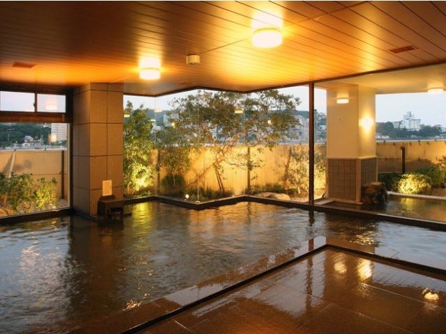 【2022年版】日本初も！関西の「海水浴＆プールで遊べるおでかけスポット」5選