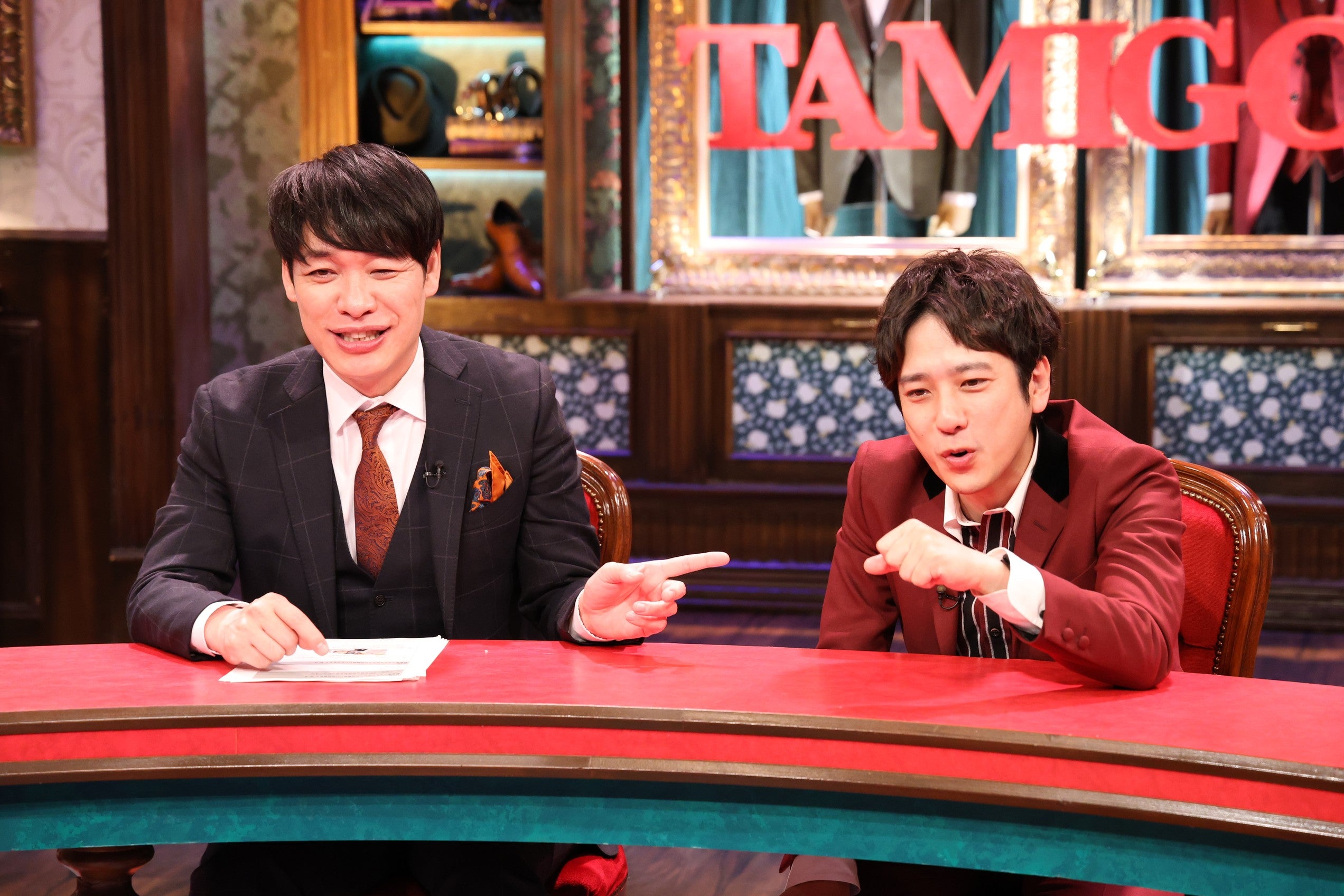 川島明、二宮和也（C）フジテレビ