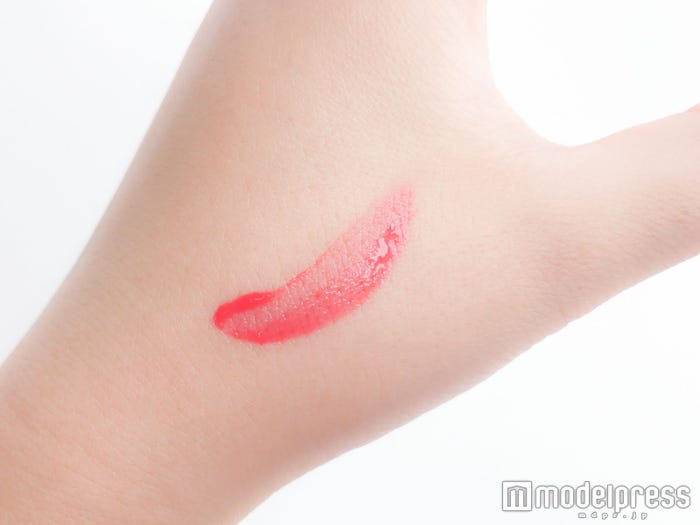 ジューシーな血色レッド(C)モデルプレス