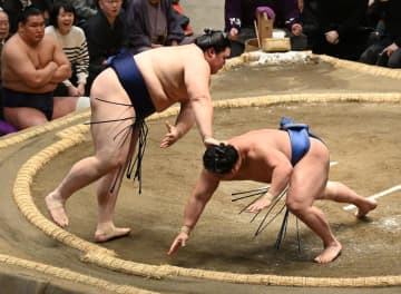 大相撲 立ち会い2度合わないハプニングもなんの！大の里が1敗キープ 豊昇龍＆安青錦も1敗追走 全勝は阿炎ただ1人