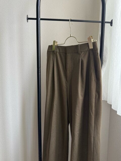 ユニクロ　タックワイドパンツ　OLIVE