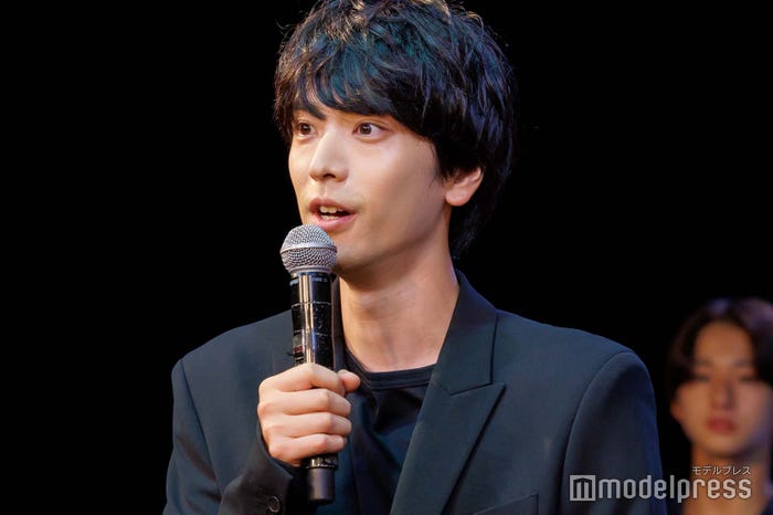 黒羽麻璃央(C)モデルプレス