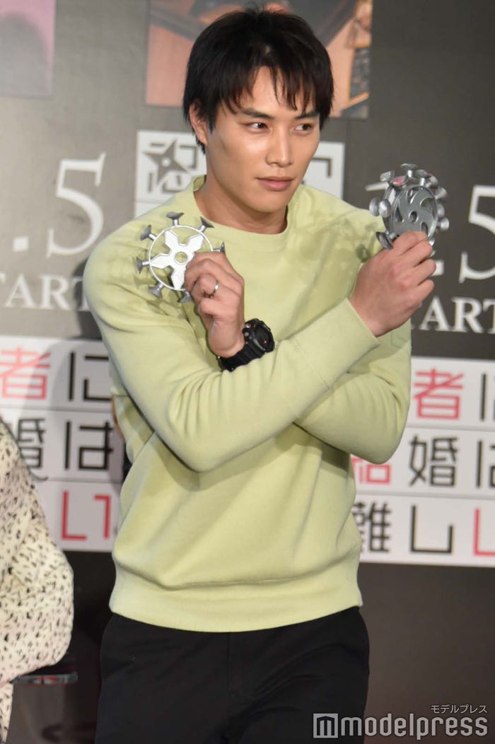 笑いも忘れない鈴木伸之 (C)モデルプレス