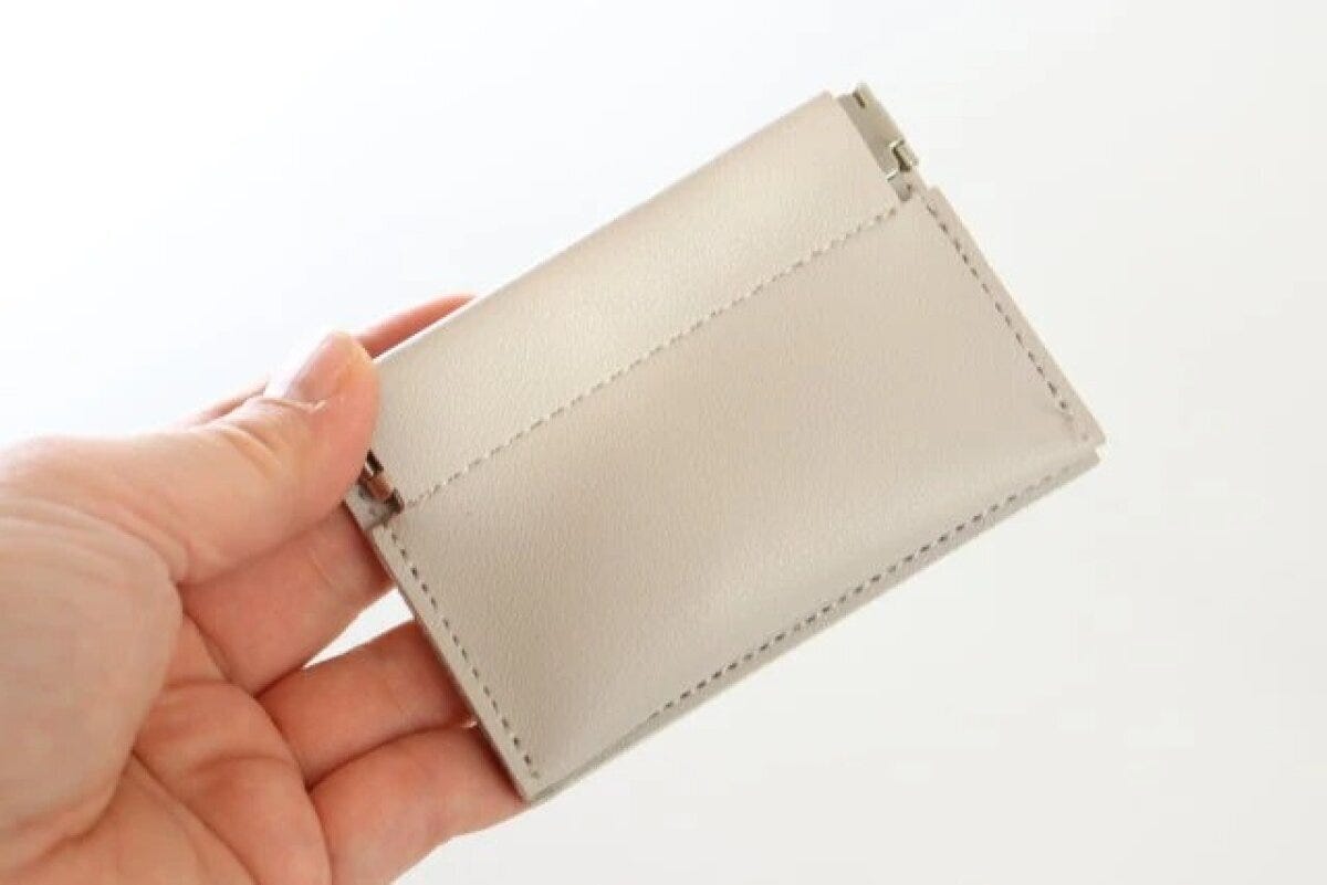 ダイソー　レザー調バネ口カードケース（ベーシック）