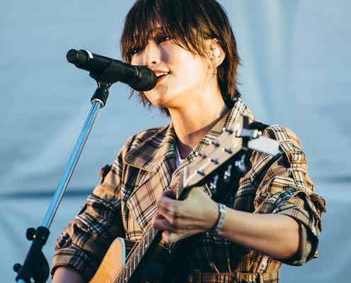 山本彩、小林武史とのライブで新曲初披露 3rdシングルタイトルも明らかに<追憶の光>