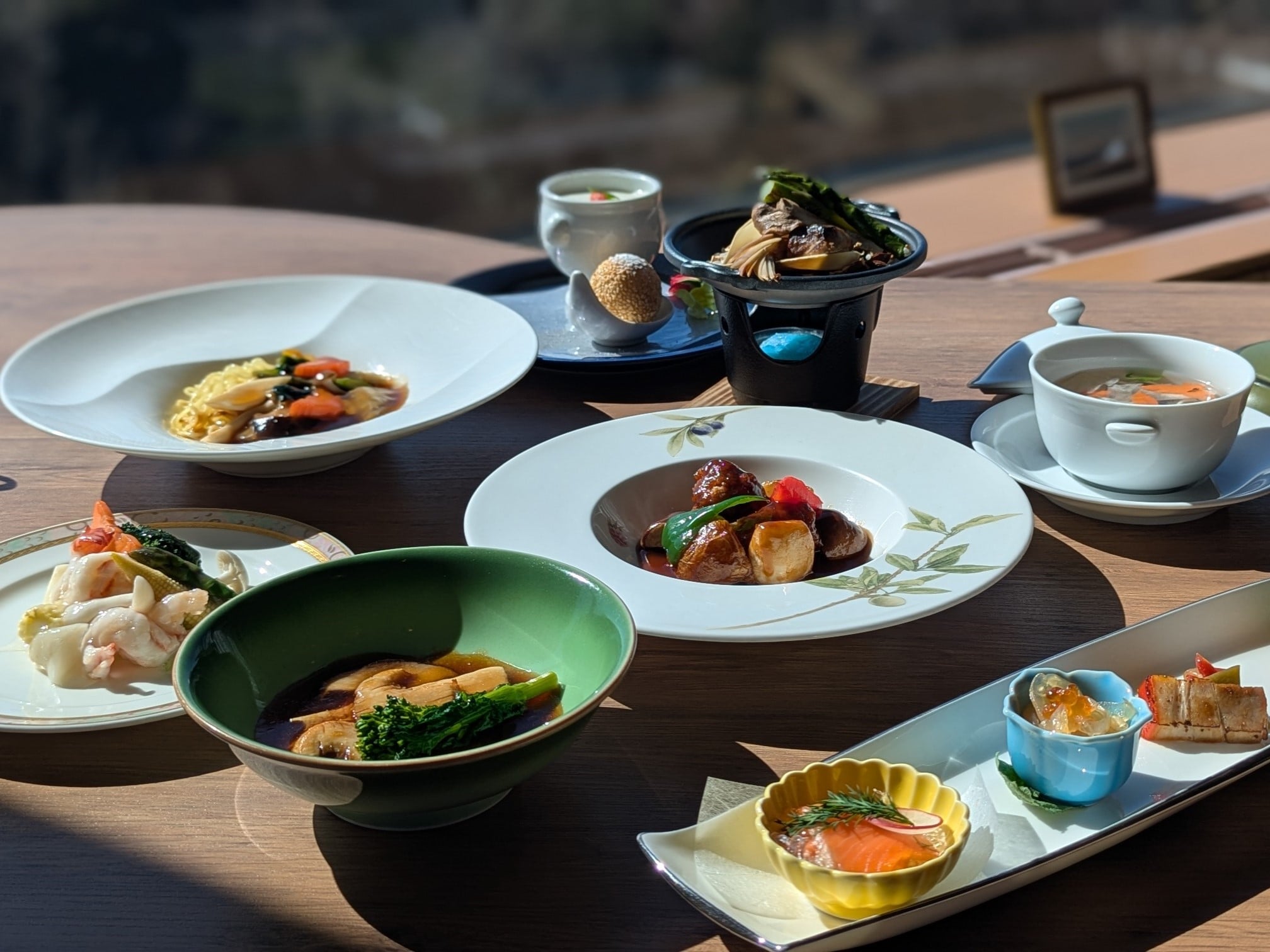 レストラン「天外天」では、上海料理をベースに、素材の持ち味を活かしたお料理がいただける。外来利用もOK（ランチ2000円～、夕食4000円～）※写真はイメージ