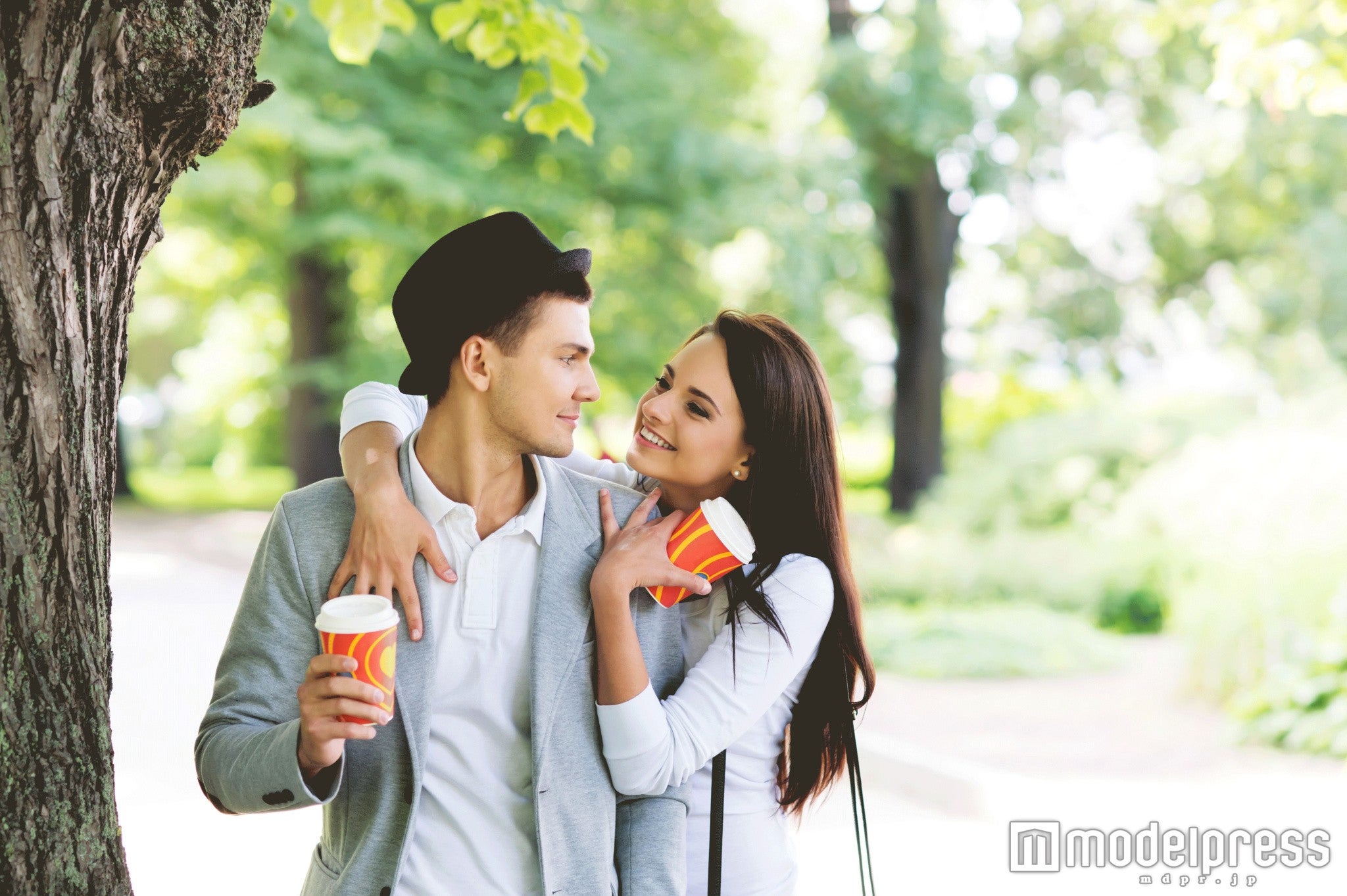 距離を縮めるきっかけは会話から（photo-by-Maksim-Šmeljov／Fotlia）