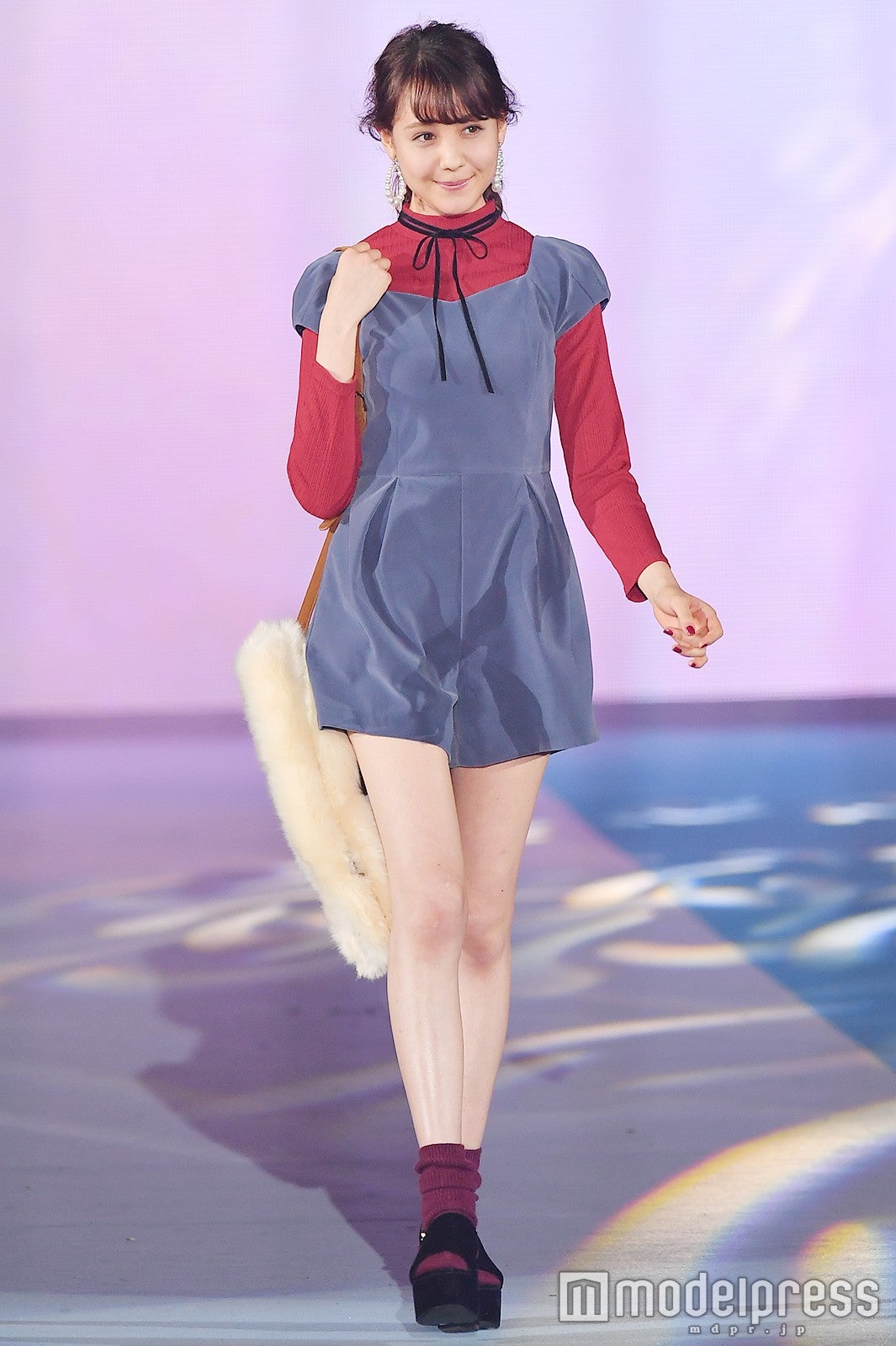 トリンドル玲奈、スラリ美脚＆ハッピースマイルで観客魅了＜GirlsAward 2016 A／W＞