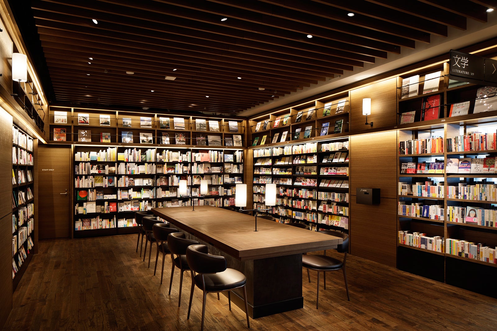 羽田空港 蔦屋書店／画像提供：TSUTAYA