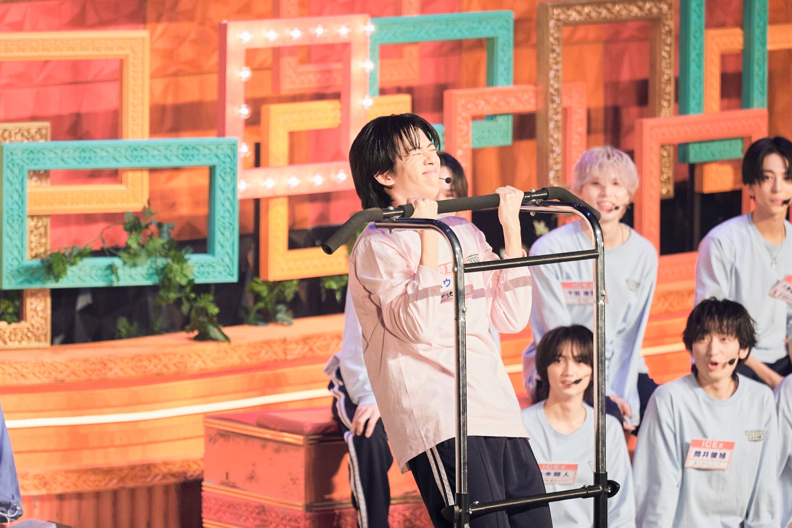 懸垂に挑むリョウガ（C）テレビ東京