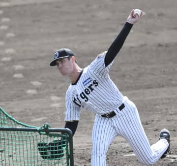阪神 新助っ人ルーカスが安定感抜群で最速149キロ！登板後は満面の笑み 初ライブBP