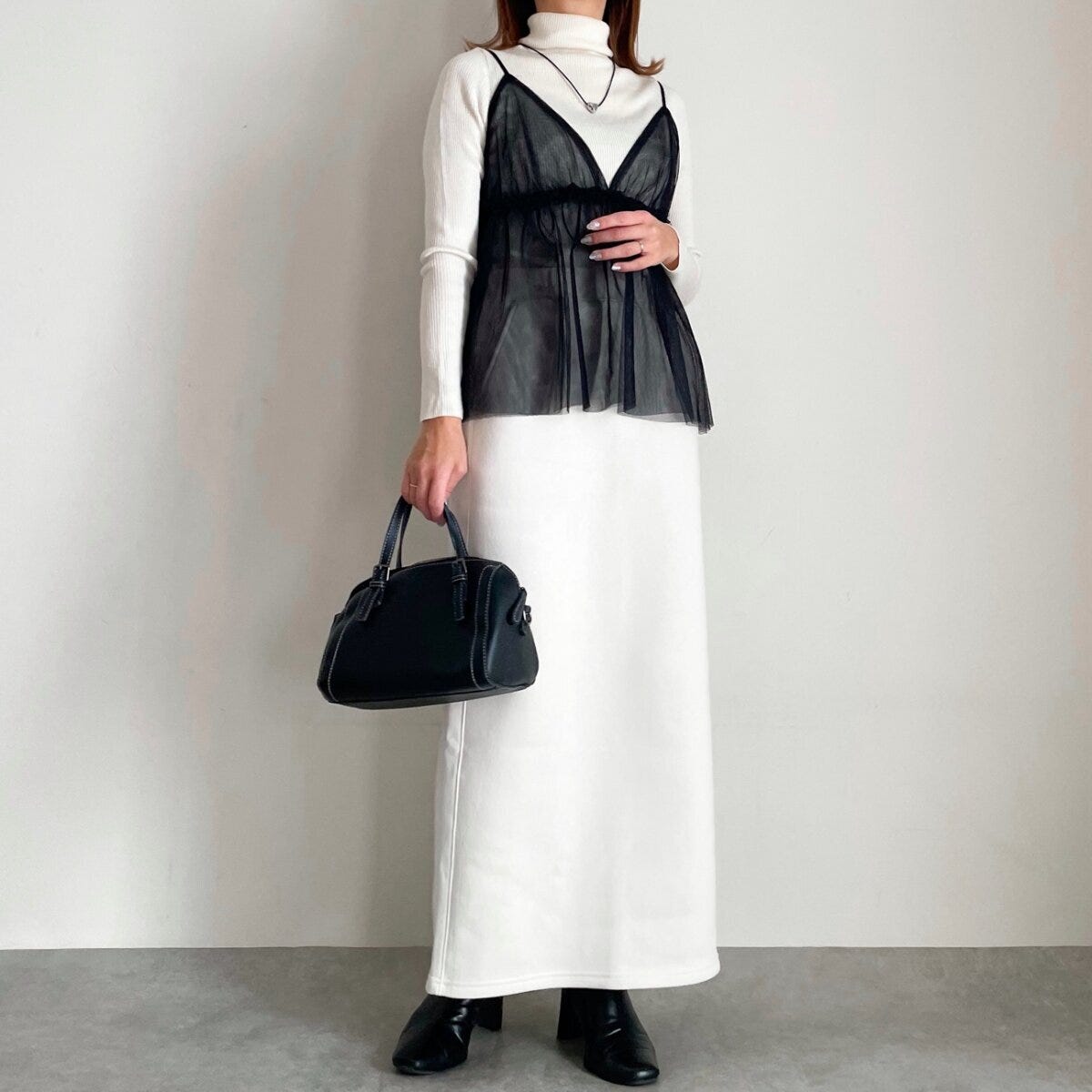 GUヘビーウェイトスウェットナロースカートとシアービスチェコーデ