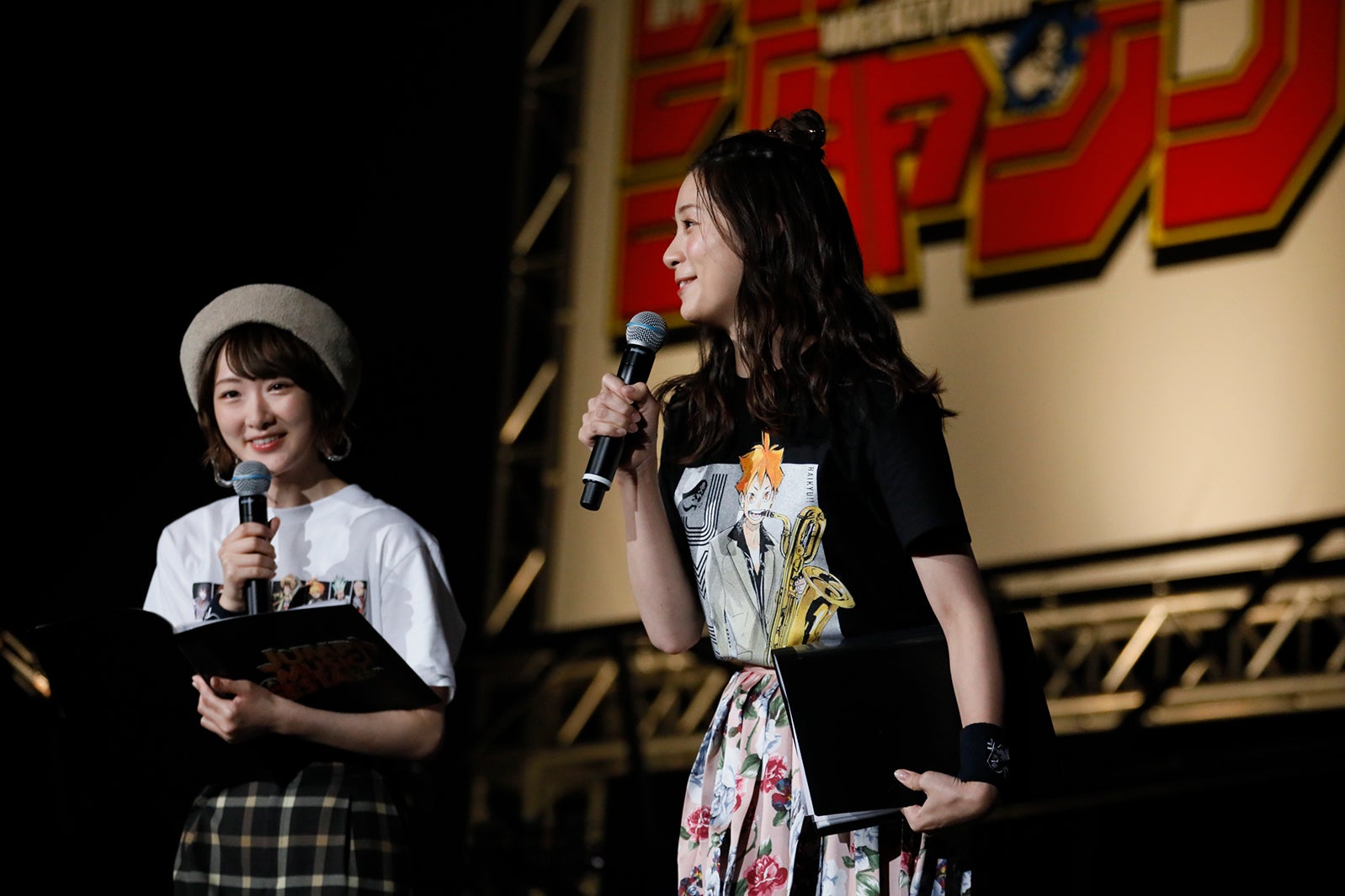 生駒里奈、足立梨花（C）JUMP 50th Anniversary（C）JUMP 50th Anniversary