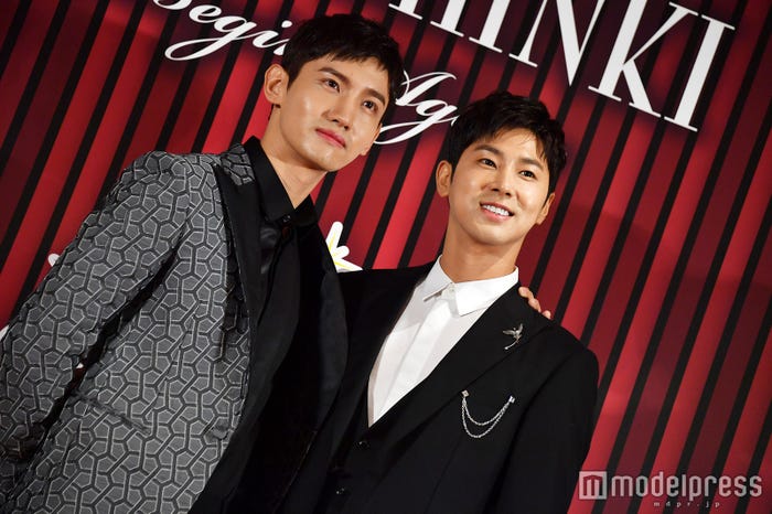 東方神起(左から)チャンミン、ユンホ(C)モデルプレス