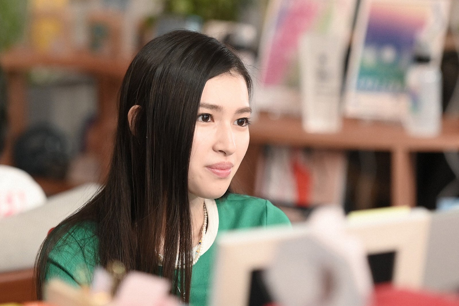 長見玲亜／「婚姻届に判を捺しただけですが」第2話より（C）TBS