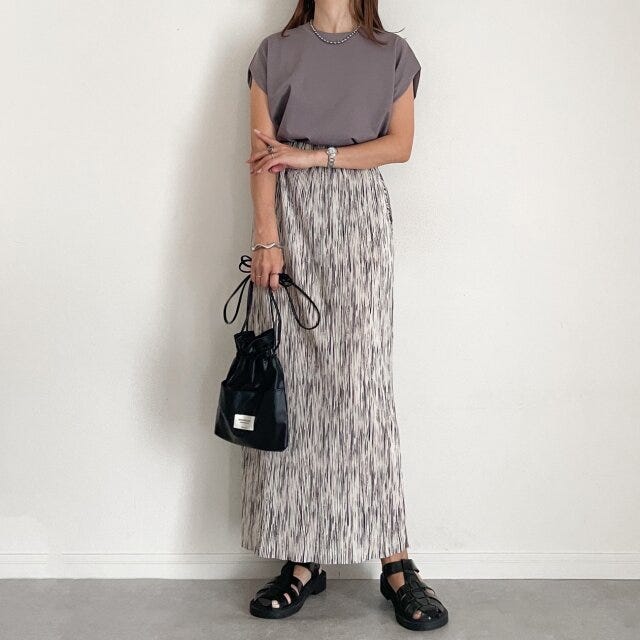 GU　ウエストタックフレンチスリーブT　コーデ