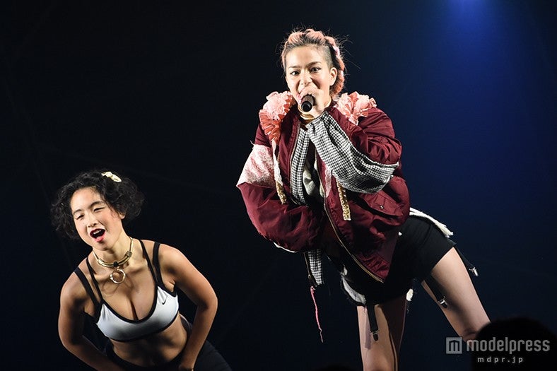 原宿系注目アーティストUna、キレのあるダンスで魅了