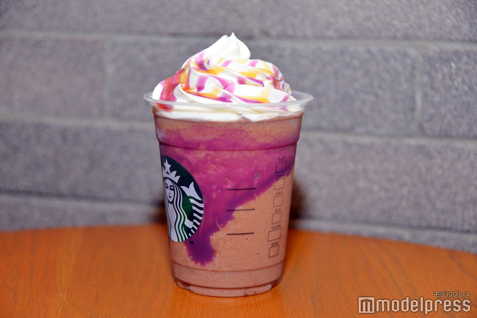 トリート with トリック フラペチーノ（C）モデルプレス