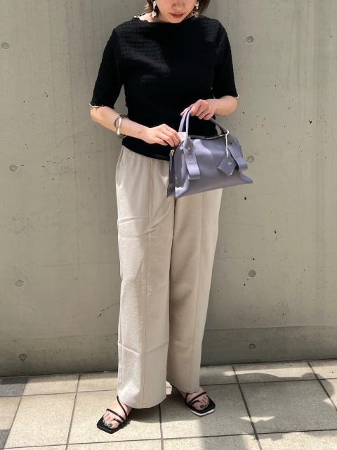 レディース ワイドパンツ コーディネート 夏 レディース コーディネート コーデ 着こなし おすすめ オススメ トレンド コツ おしゃれ お洒落 オシャレ 2022 夏 ワイドパンツ パンツ パンツコーデ 黒トップス 黒 ブラック サンダル