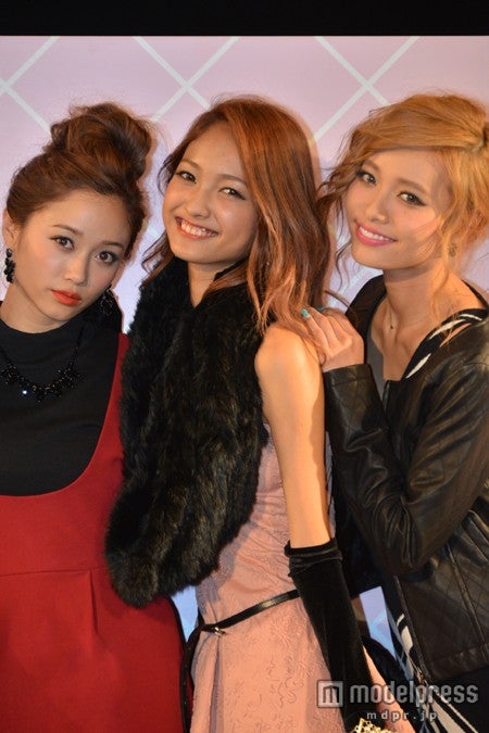 （左から）宮城舞、安井レイ、小泉梓